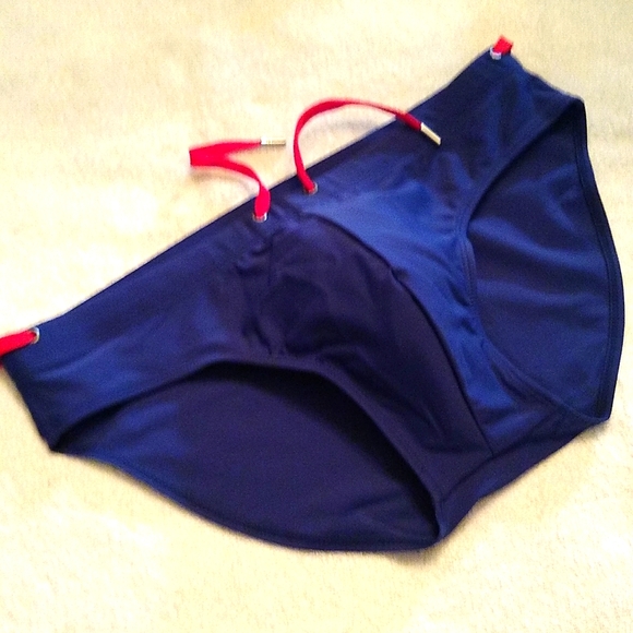 UXH Swimsuit - Picture 1 of 7